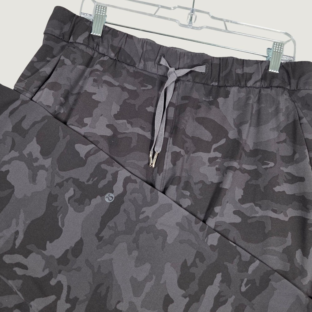 Lululemon Womens 10 On the Fly Pant Camo Gray Black W5BHAS Performance